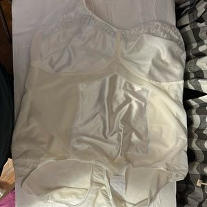 While Body Shaper by secret solutions size 54,B